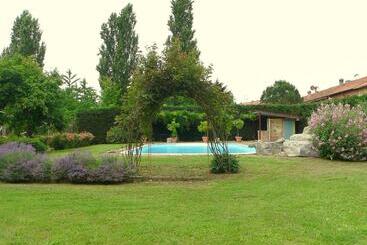 هتل Agriturismo Borgo San Francesco