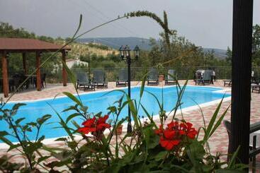 هتل Agriturismo La Madonnina