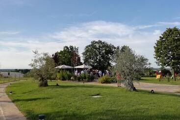 هتل Agriturismo La Rinaldina