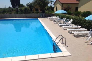 Отель Agriturismo Il Tripesce