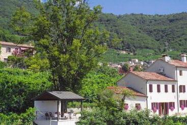هتل Agriturismo Due Carpini