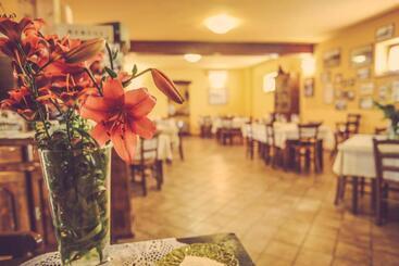 هتل Agriturismo I Surì Asti