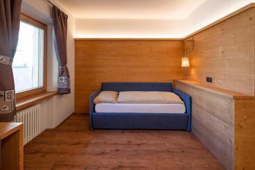 پانسیون Engadina B&b