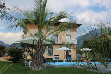 هتل Agritur Il Melograno