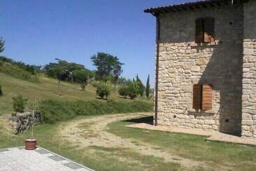 هتل Agriturismo Monte Valbelle