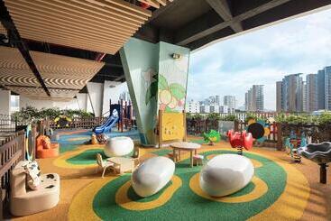 هتل Hilton Garden Inn Sanya