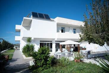 هتل Villa Giadel