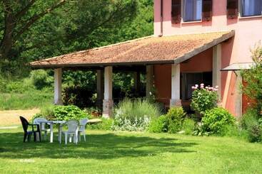 هتل Agriturismo La Praduscella