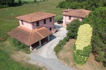 هتل Agriturismo La Praduscella