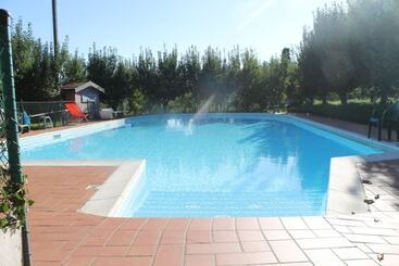 هتل Agriturismo La Praduscella