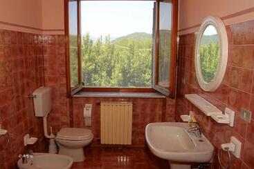 هتل Agriturismo La Praduscella