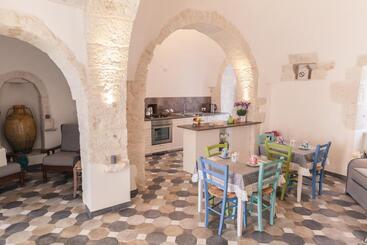 پانسیون Marinella Suite Home