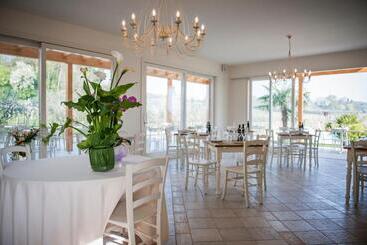 هاستل Locanda Corte Montioni