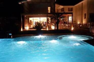 هاستل Locanda Corte Montioni