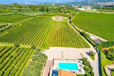 هاستل Locanda Corte Montioni