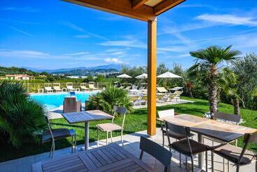 هاستل Locanda Corte Montioni