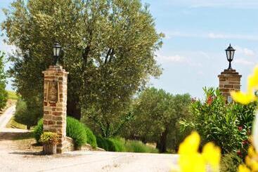 هتل Agriturismo L'antico Oliveto
