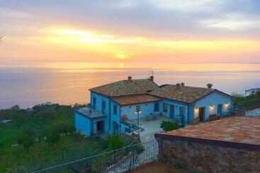 هتل Villa Cirimarco