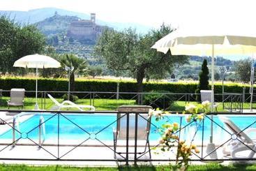 هتل Agriturismo Il Girasole Assisi