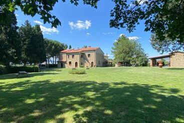 هتل Agriturismo L'antica Quercia