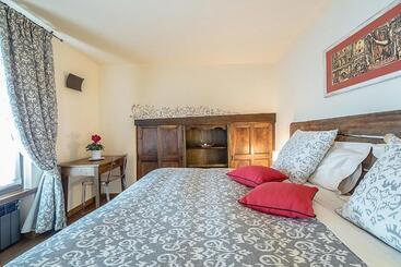 پانسیون Domus Antica Aosta