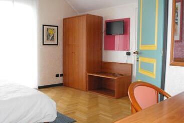 پانسیون Mini Hotel Wine & Dreams