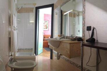پانسیون Mini Hotel Wine & Dreams
