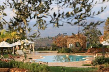 هتل Agriturismo Feudo Muxarello