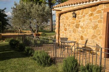 هتل Agriturismo Feudo Muxarello