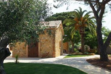 هتل Agriturismo Feudo Muxarello