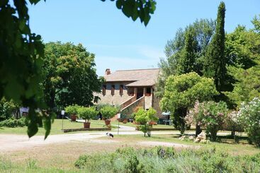 هتل Agriturismo Podere Luchiano