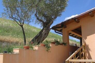 هتل Agriturismo Fattoria Le Origini