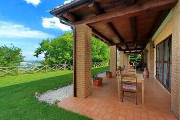 هتل Agriturismo Fattoria Le Origini