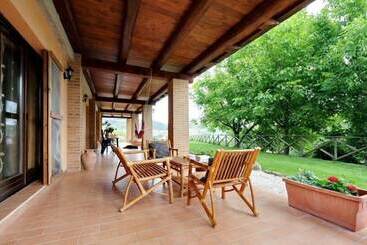 هتل Agriturismo Fattoria Le Origini