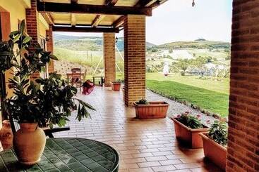 هتل Agriturismo Fattoria Le Origini