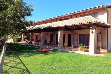 هتل Agriturismo Fattoria Le Origini