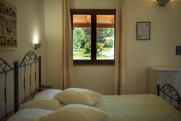 هتل Agriturismo La Genziana