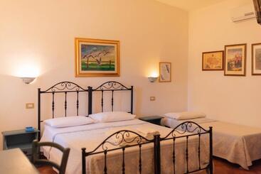 هتل Agriturismo La Genziana