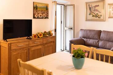 هتل Agriturismo La Genziana