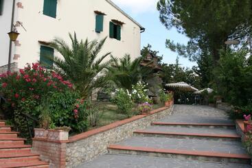 هتل Agriturismo Manetti