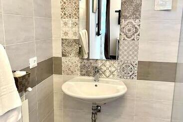 هتل Pescheto Tenuta Chimenti