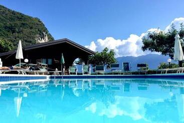 アパートホテル Residence Hotel Montegargnano