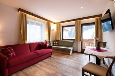 B&b La Tambra   Central With Restaurant