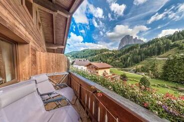 B&b La Tambra   Central With Restaurant
