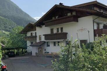 هتل آپارتمان Garni & Residence Sonngart