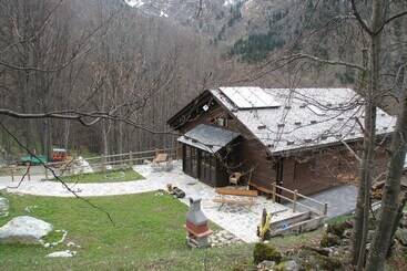 هتل Agriturismo Alagna