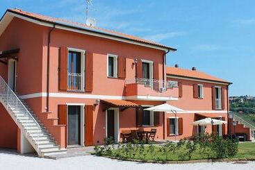 هتل Agriturismo Casa Renili