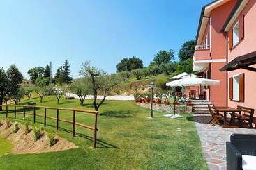 هتل Agriturismo Casa Renili