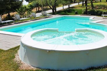 هتل Agriturismo Casa Renili