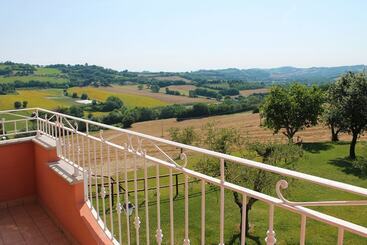 هتل Agriturismo Casa Renili
